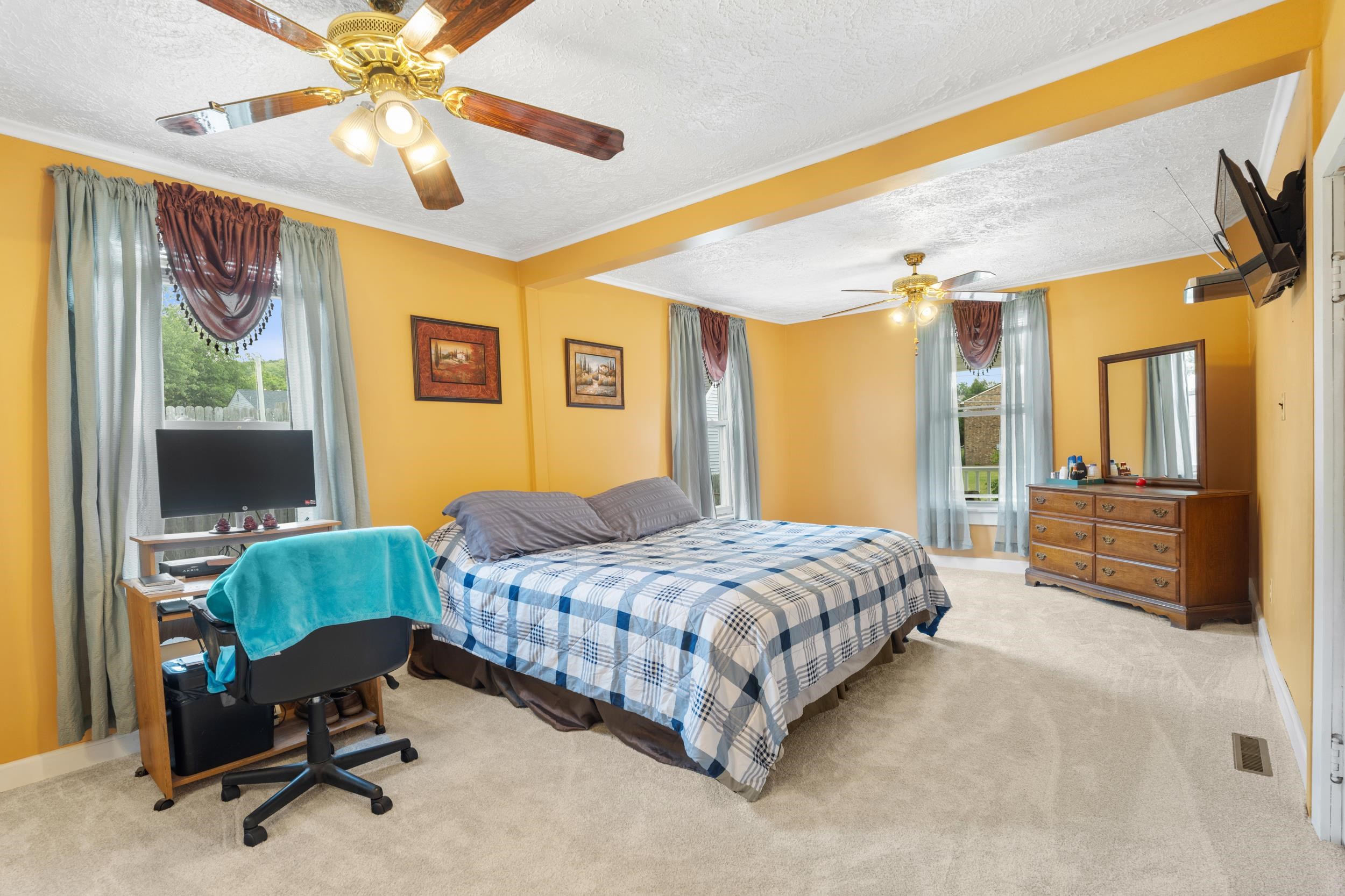 403 BETSY BELL RD, STAUNTON, Virginia 24401, 4 Bedrooms Bedrooms, ,2 BathroomsBathrooms,Residential,403 BETSY BELL RD,678933 MLS # 678933
