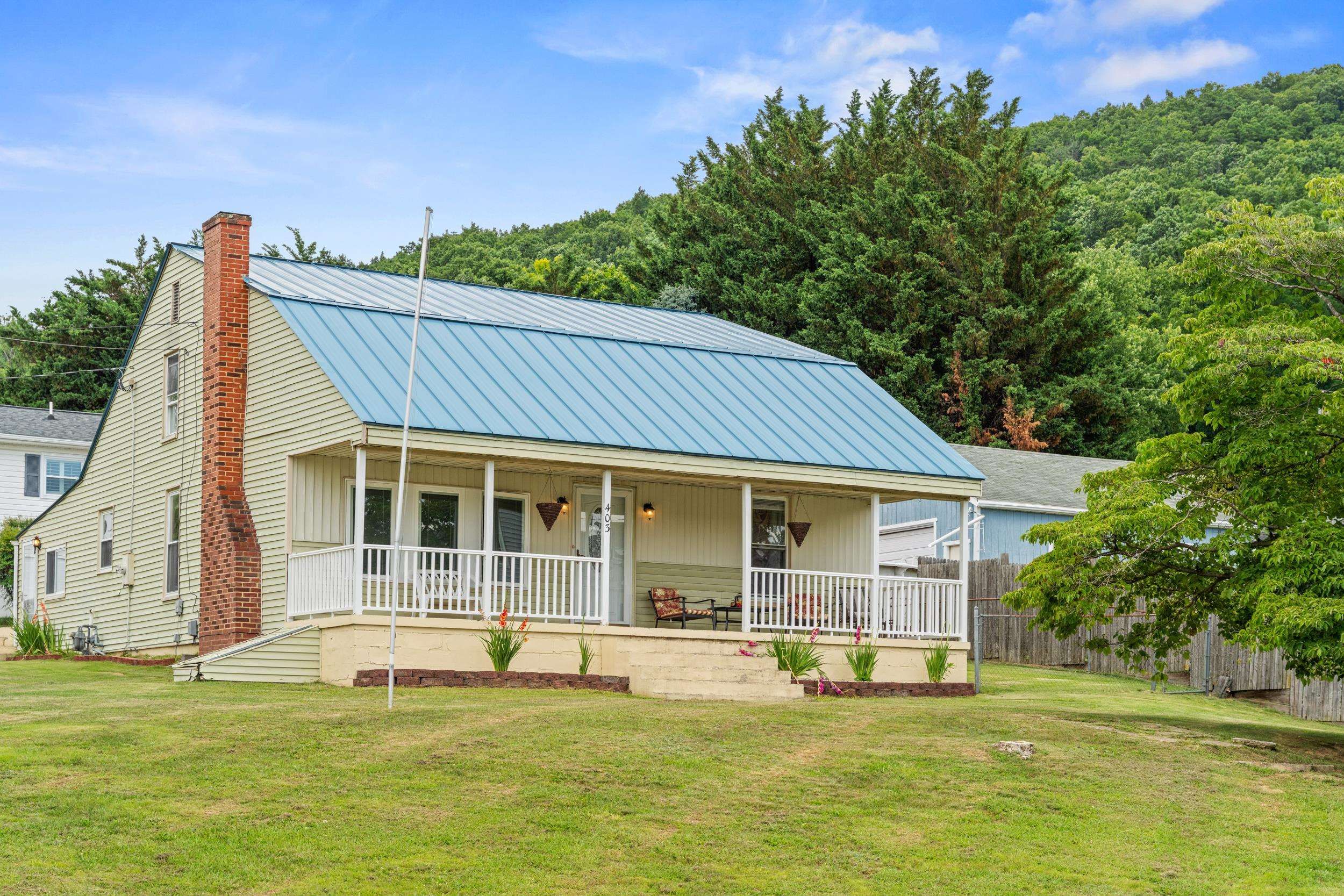 403 BETSY BELL RD, STAUNTON, Virginia 24401, 4 Bedrooms Bedrooms, ,2 BathroomsBathrooms,Residential,403 BETSY BELL RD,678933 MLS # 678933