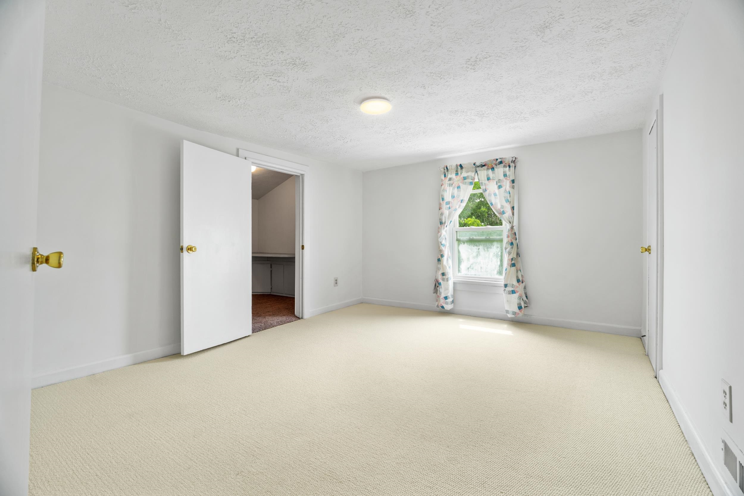403 BETSY BELL RD, STAUNTON, Virginia 24401, 4 Bedrooms Bedrooms, ,2 BathroomsBathrooms,Residential,403 BETSY BELL RD,678933 MLS # 678933