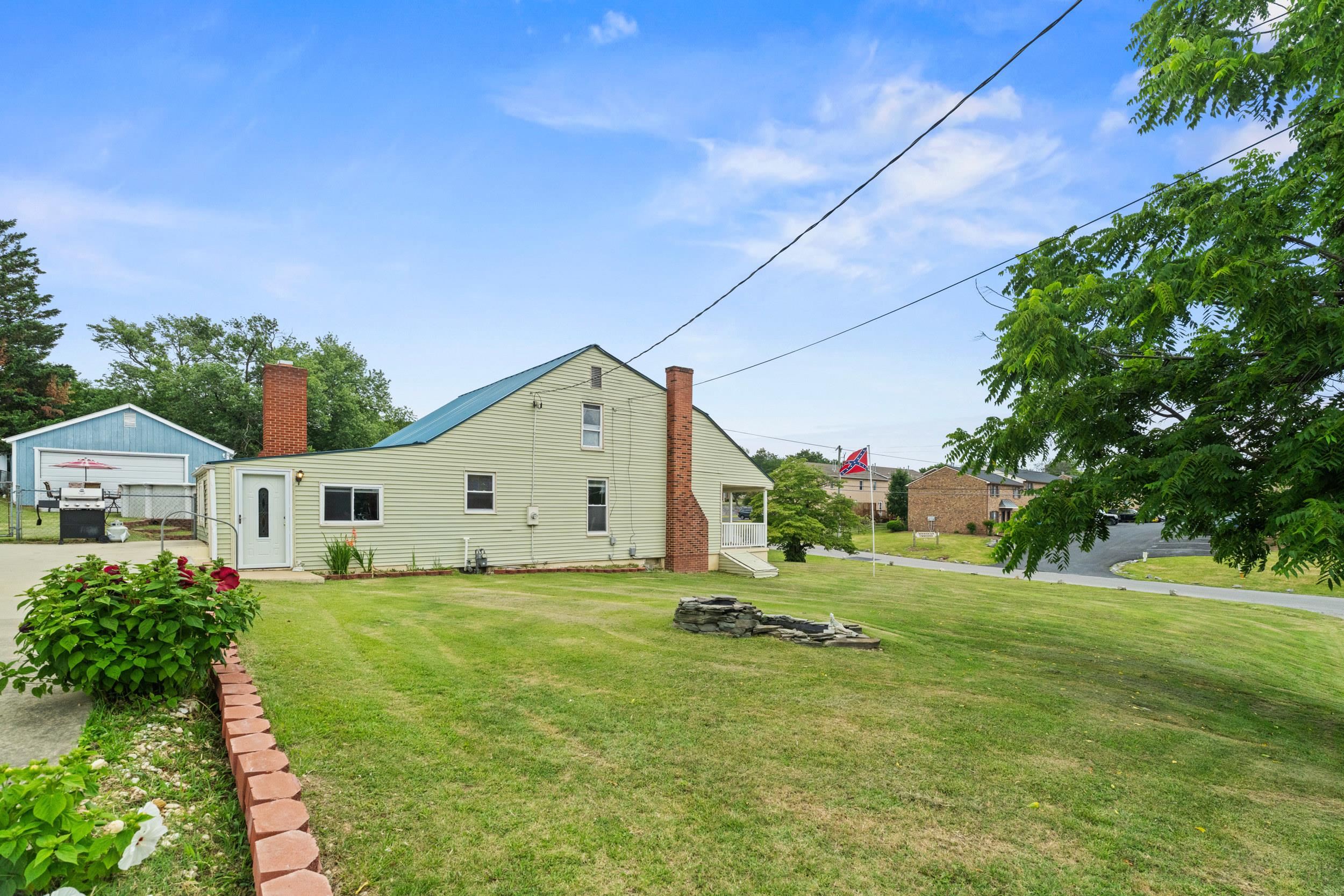 403 BETSY BELL RD, STAUNTON, Virginia 24401, 4 Bedrooms Bedrooms, ,2 BathroomsBathrooms,Residential,403 BETSY BELL RD,678933 MLS # 678933