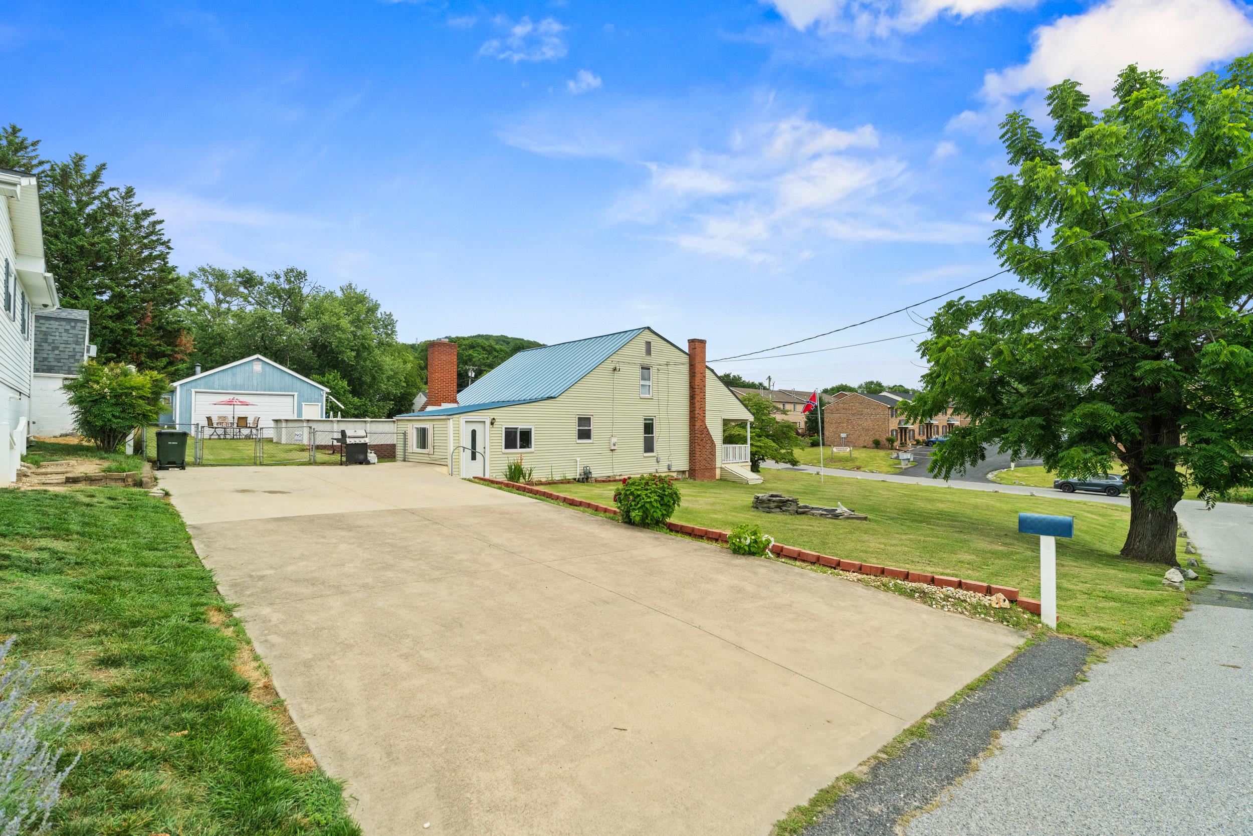 403 BETSY BELL RD, STAUNTON, Virginia 24401, 4 Bedrooms Bedrooms, ,2 BathroomsBathrooms,Residential,403 BETSY BELL RD,678933 MLS # 678933