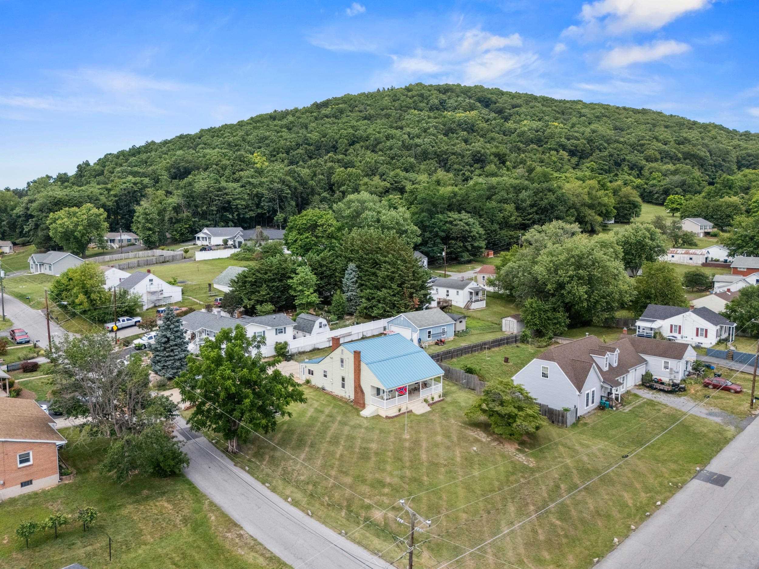 403 BETSY BELL RD, STAUNTON, Virginia 24401, 4 Bedrooms Bedrooms, ,2 BathroomsBathrooms,Residential,403 BETSY BELL RD,678933 MLS # 678933