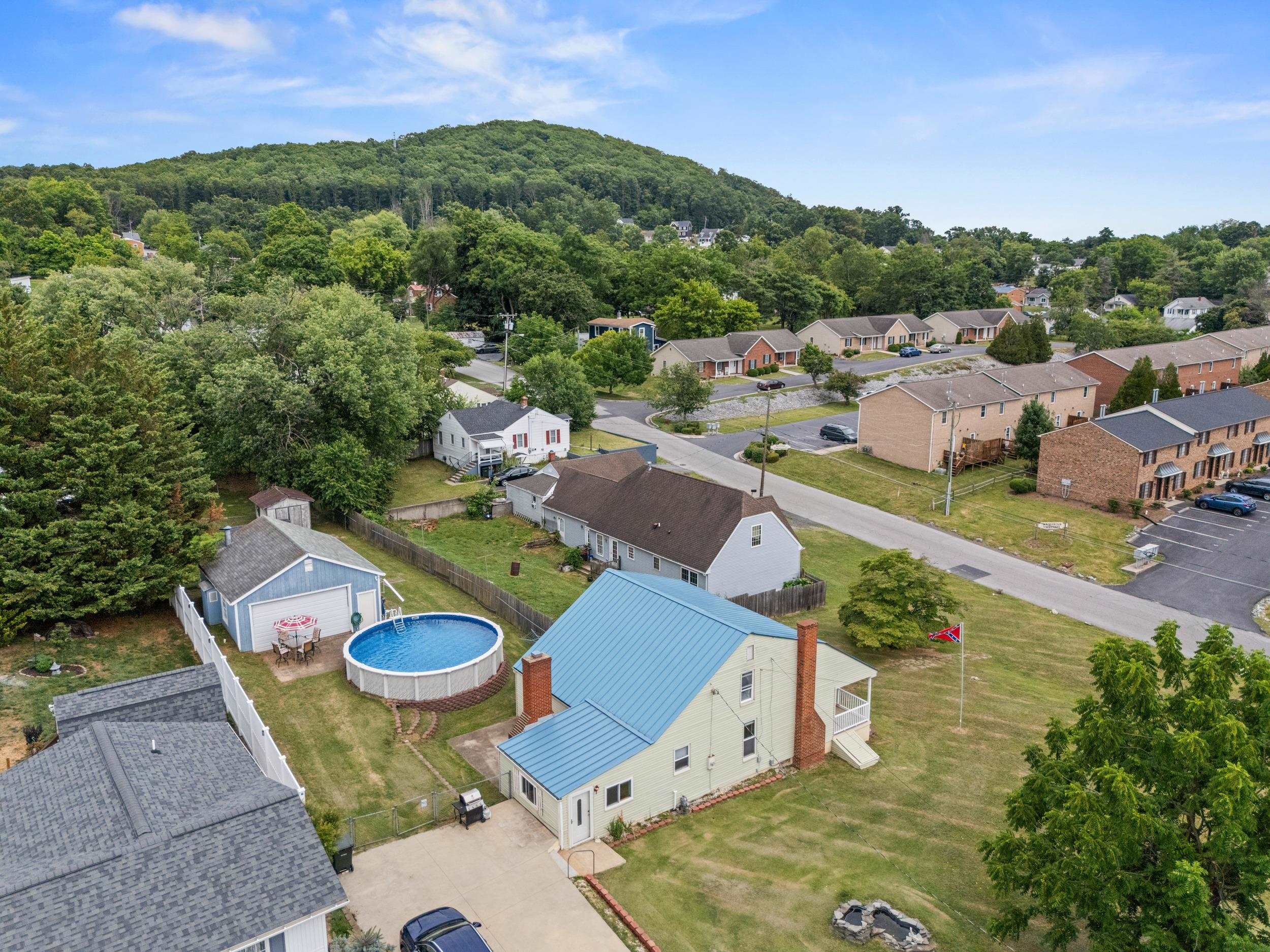 403 BETSY BELL RD, STAUNTON, Virginia 24401, 4 Bedrooms Bedrooms, ,2 BathroomsBathrooms,Residential,403 BETSY BELL RD,678933 MLS # 678933