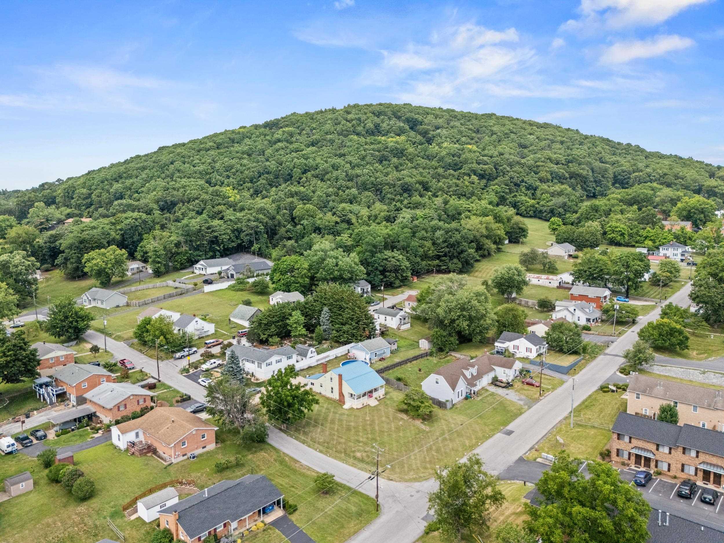 403 BETSY BELL RD, STAUNTON, Virginia 24401, 4 Bedrooms Bedrooms, ,2 BathroomsBathrooms,Residential,403 BETSY BELL RD,678933 MLS # 678933
