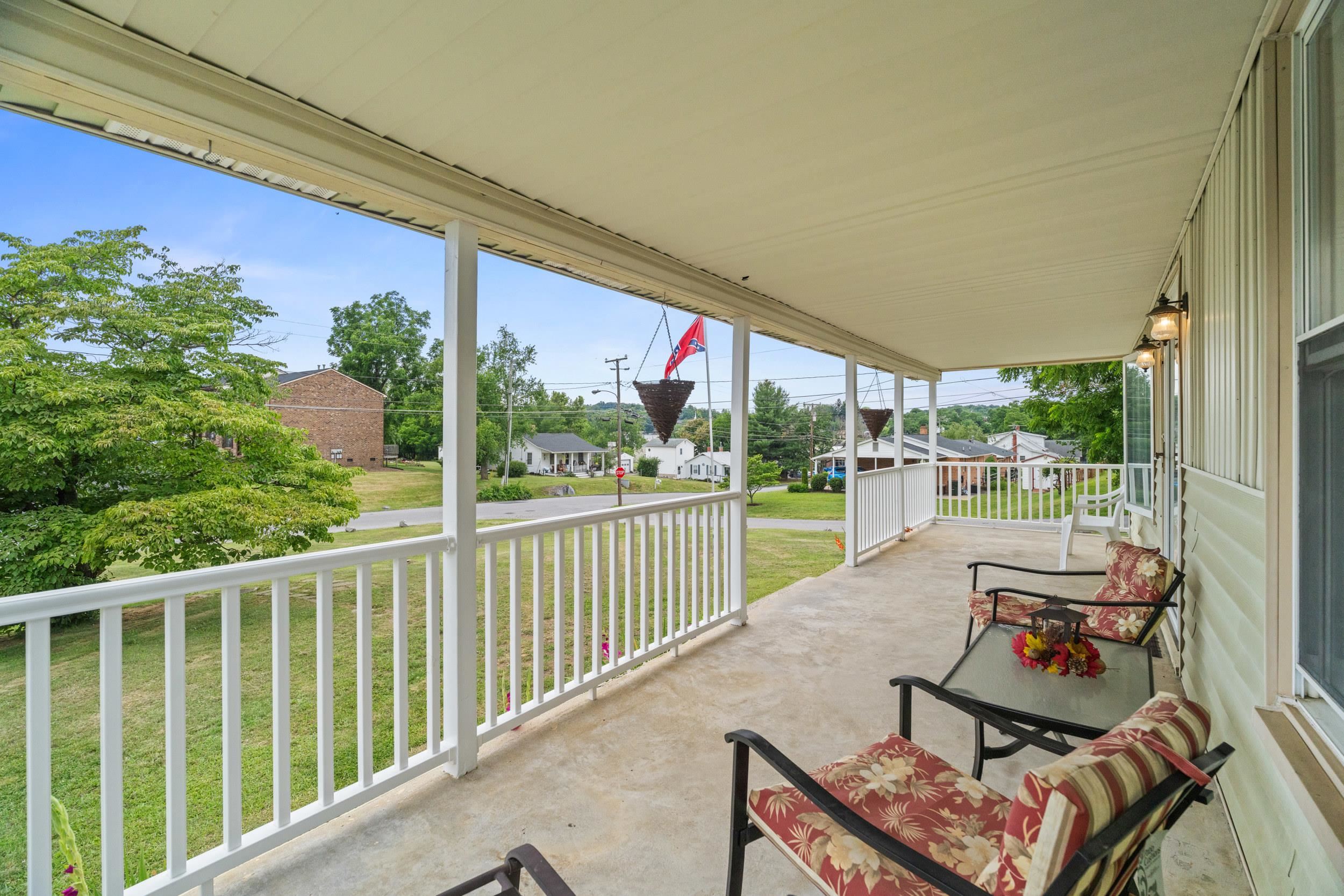 403 BETSY BELL RD, STAUNTON, Virginia 24401, 4 Bedrooms Bedrooms, ,2 BathroomsBathrooms,Residential,403 BETSY BELL RD,678933 MLS # 678933