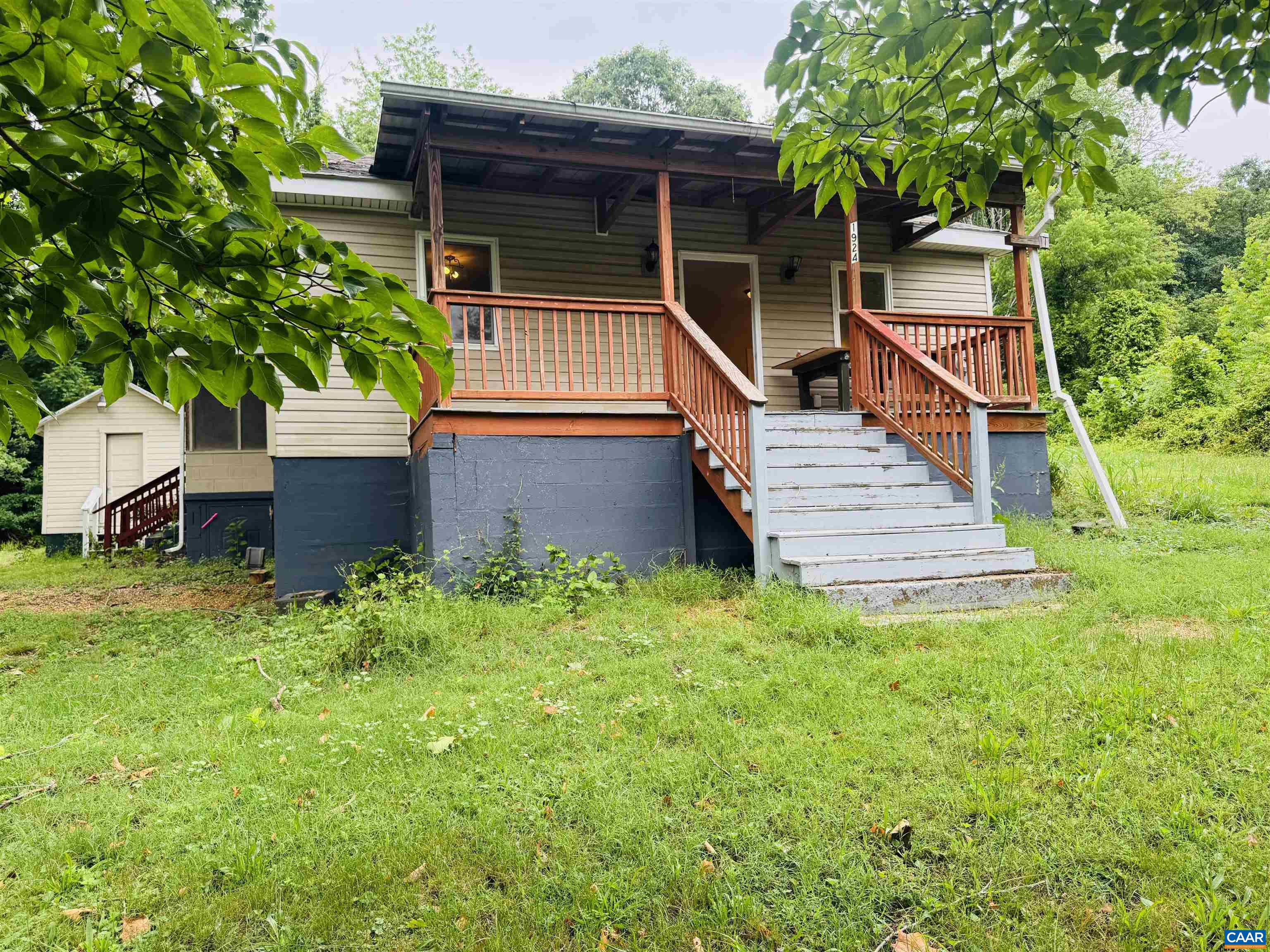 1924 E MAIN ST, WAYNESBORO, Virginia 22980, 3 Bedrooms Bedrooms, ,2 BathroomsBathrooms,Residential,1924 E MAIN ST,678934 MLS # 678934