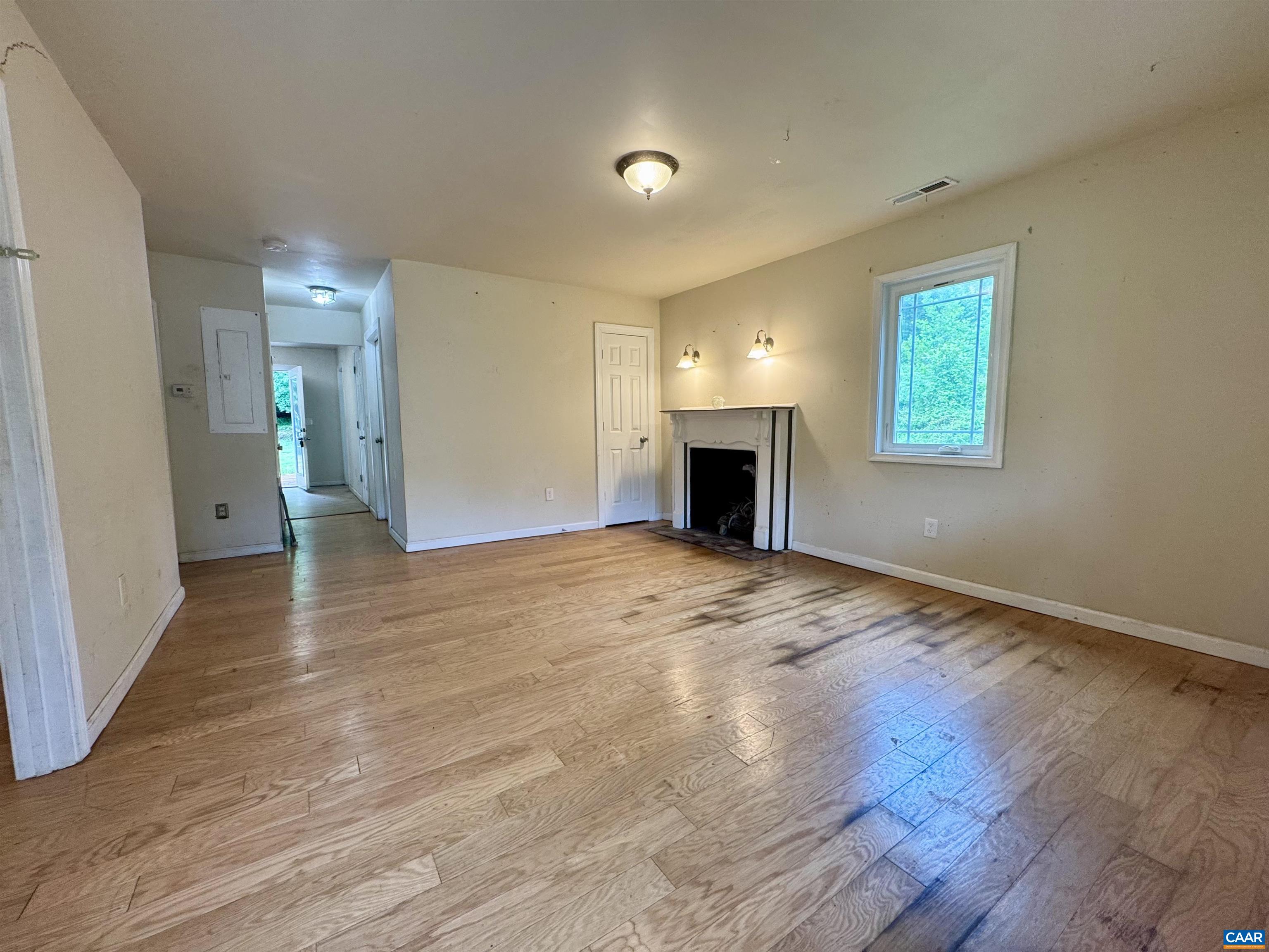 1924 E MAIN ST, WAYNESBORO, Virginia 22980, 3 Bedrooms Bedrooms, ,2 BathroomsBathrooms,Residential,1924 E MAIN ST,678934 MLS # 678934