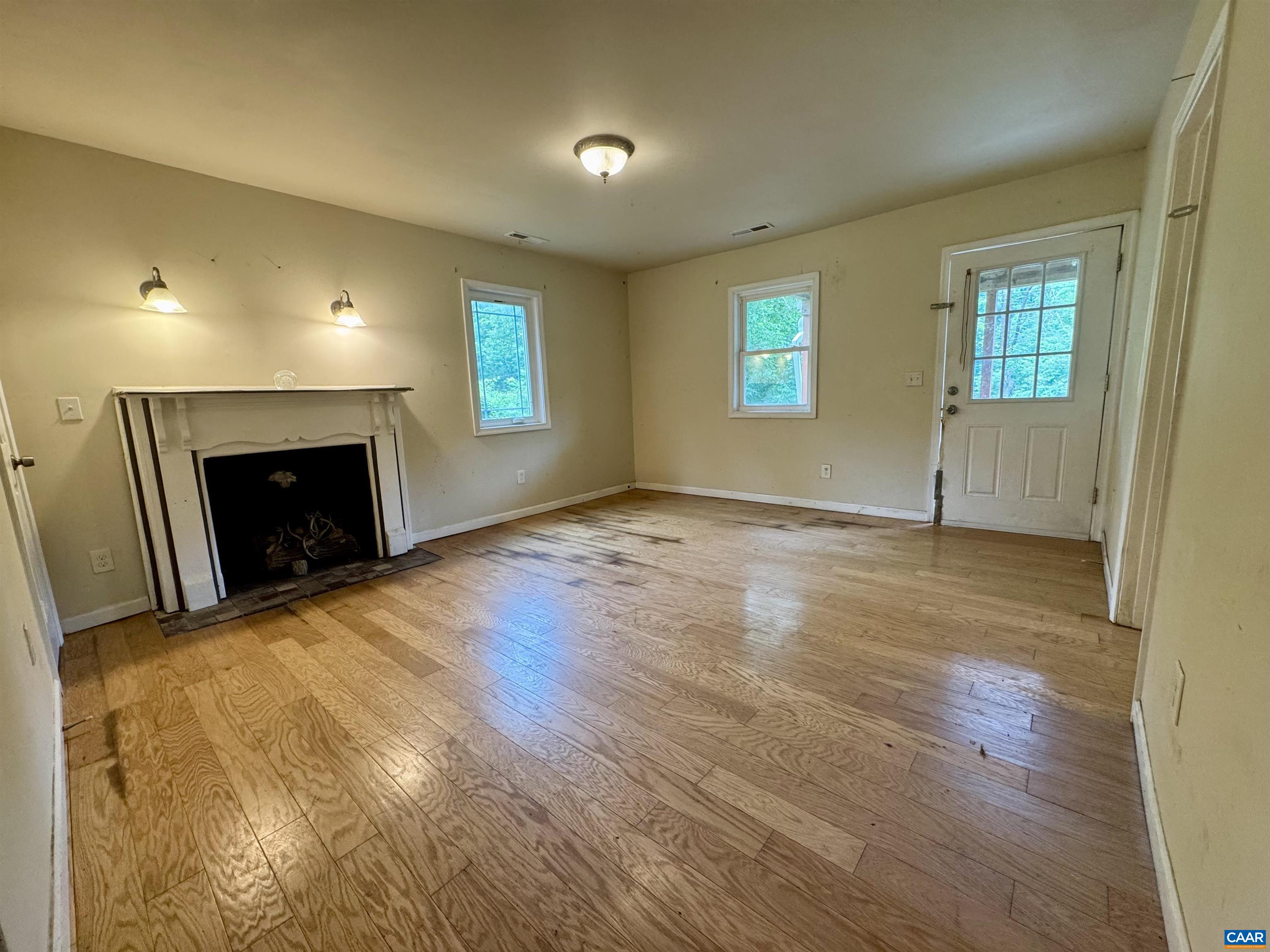 1924 E MAIN ST, WAYNESBORO, Virginia 22980, 3 Bedrooms Bedrooms, ,2 BathroomsBathrooms,Residential,1924 E MAIN ST,678934 MLS # 678934