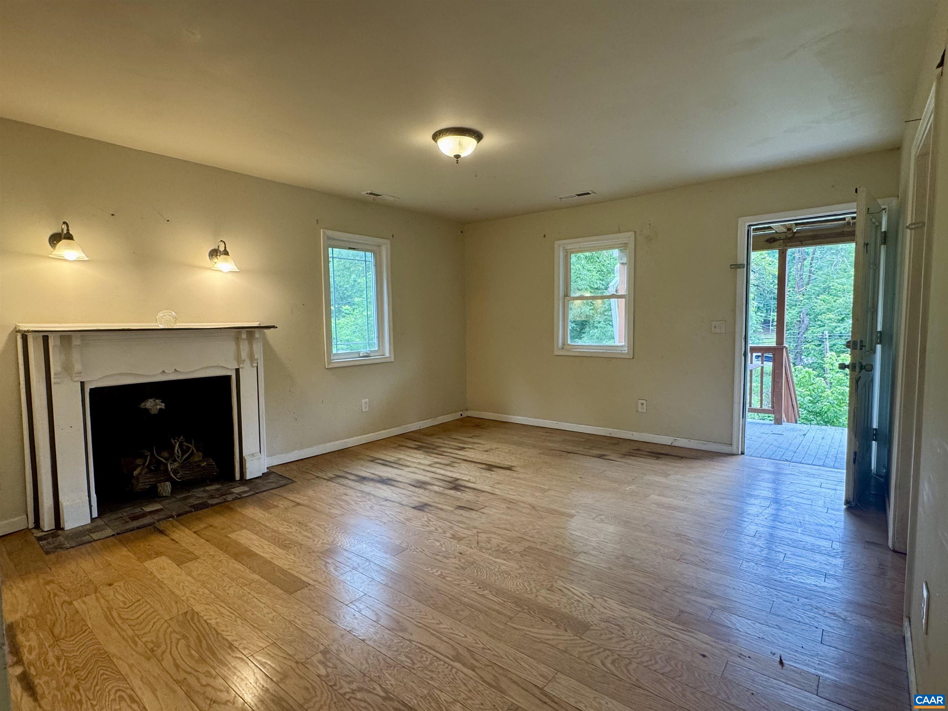 1924 E MAIN ST, WAYNESBORO, Virginia 22980, 3 Bedrooms Bedrooms, ,2 BathroomsBathrooms,Residential,1924 E MAIN ST,678934 MLS # 678934