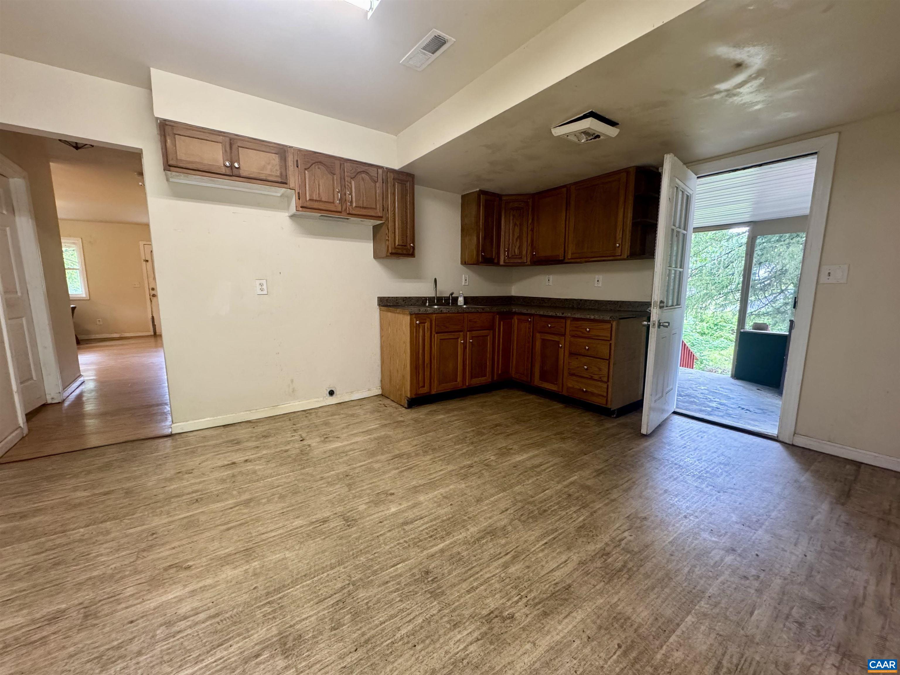 1924 E MAIN ST, WAYNESBORO, Virginia 22980, 3 Bedrooms Bedrooms, ,2 BathroomsBathrooms,Residential,1924 E MAIN ST,678934 MLS # 678934