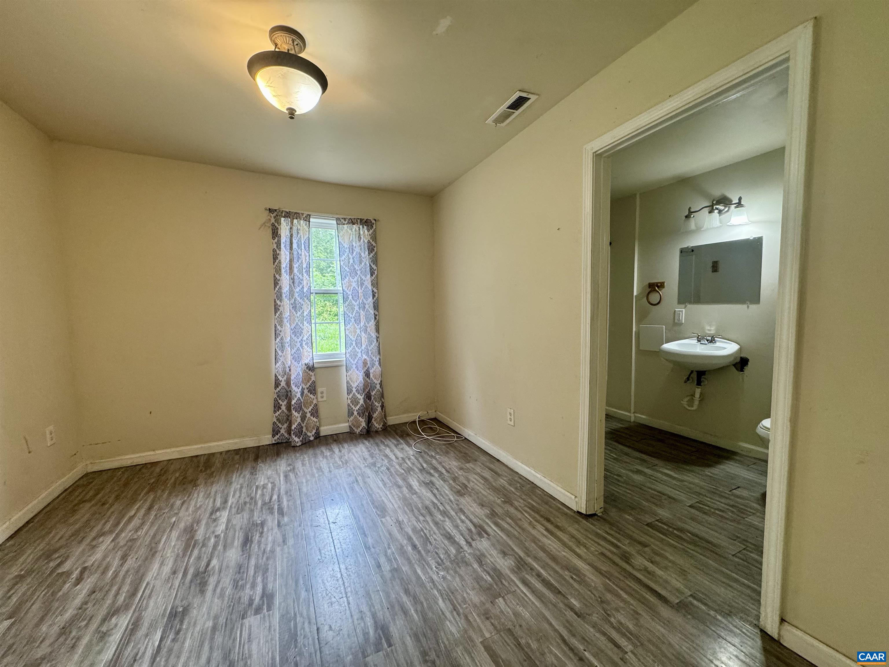 1924 E MAIN ST, WAYNESBORO, Virginia 22980, 3 Bedrooms Bedrooms, ,2 BathroomsBathrooms,Residential,1924 E MAIN ST,678934 MLS # 678934