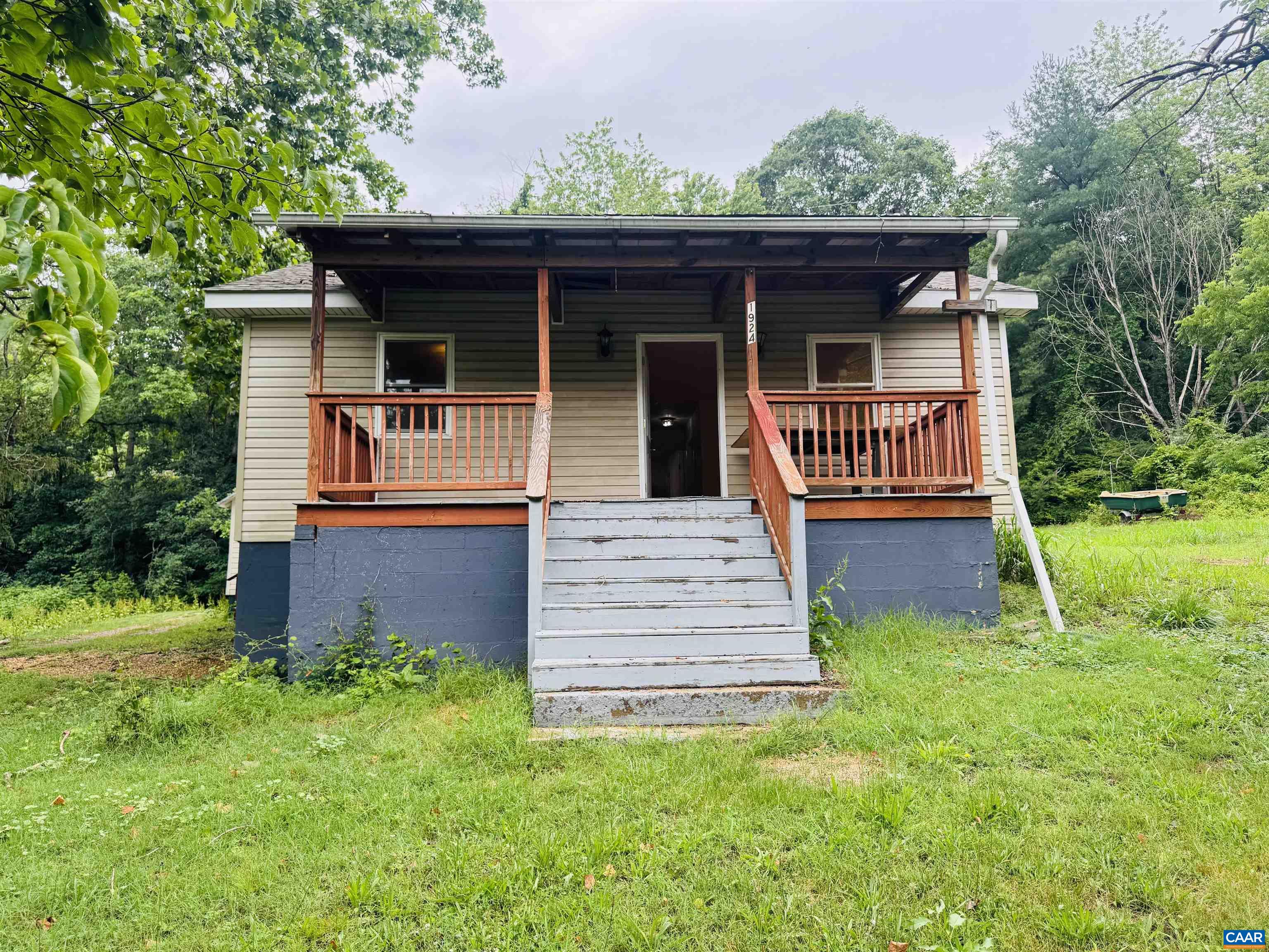 1924 E MAIN ST, WAYNESBORO, Virginia 22980, 3 Bedrooms Bedrooms, ,2 BathroomsBathrooms,Residential,1924 E MAIN ST,678934 MLS # 678934