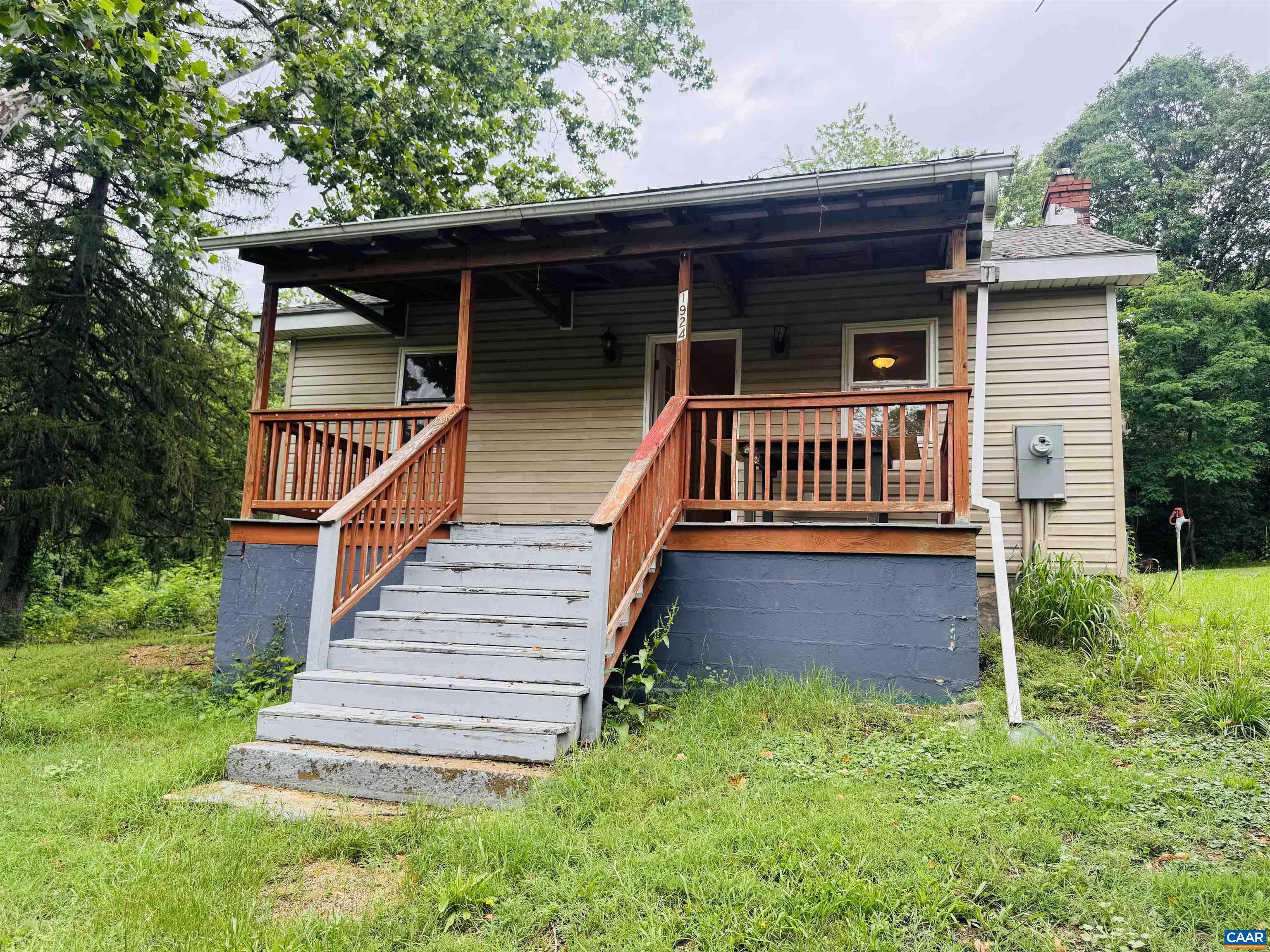 1924 E MAIN ST, WAYNESBORO, Virginia 22980, 3 Bedrooms Bedrooms, ,2 BathroomsBathrooms,Residential,1924 E MAIN ST,678934 MLS # 678934