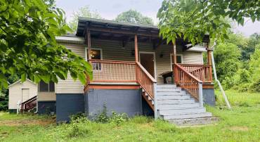 1924 E MAIN ST, WAYNESBORO, Virginia 22980, 3 Bedrooms Bedrooms, ,2 BathroomsBathrooms,Residential,1924 E MAIN ST,678934 MLS # 678934