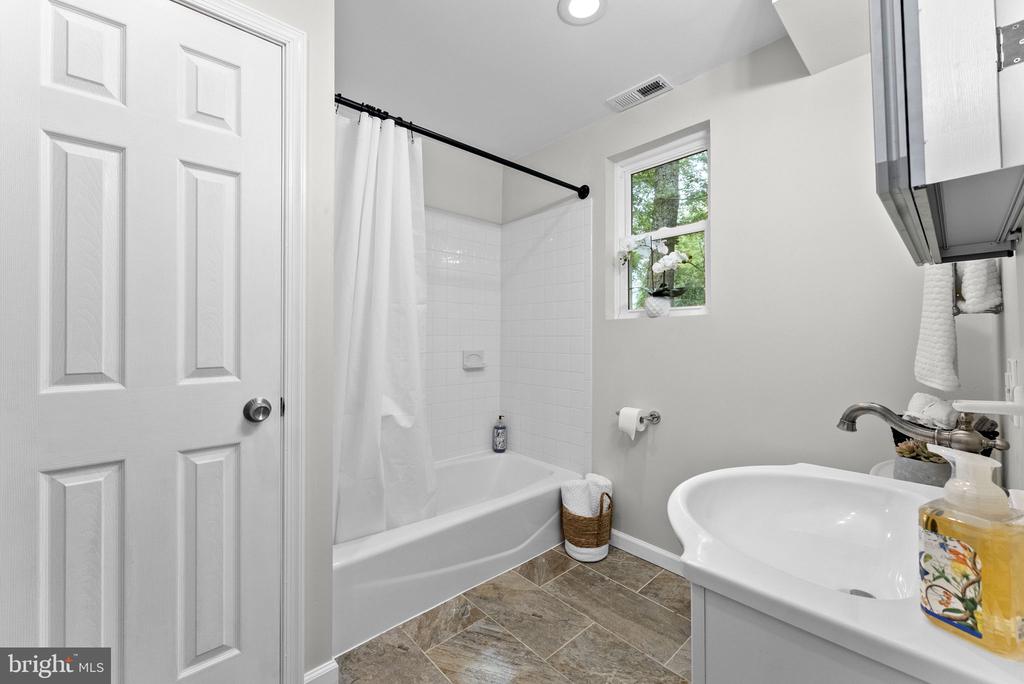 2303 W HOOVER RD, HAYWOOD, Virginia 22722, 2 Bedrooms Bedrooms, ,1 BathroomBathrooms,Residential,2303 W HOOVER RD,VAMA2002834 MLS # VAMA2002834