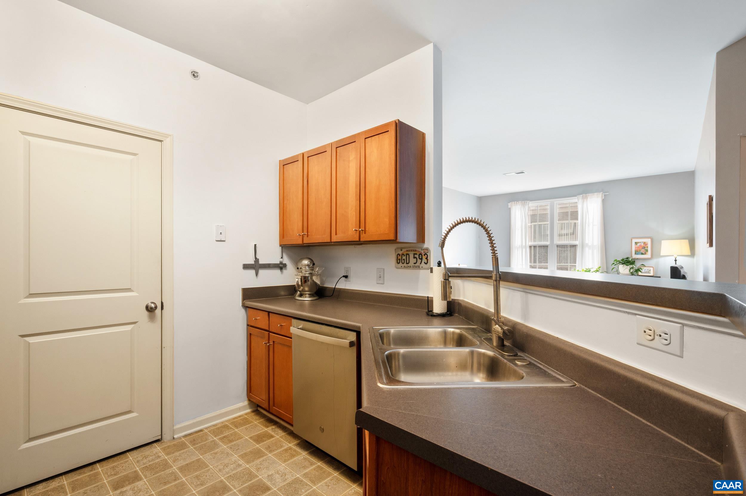 720 WALKER SQ, CHARLOTTESVILLE, Virginia 22903, 1 Bedroom Bedrooms, ,1 BathroomBathrooms,Residential,720 WALKER SQ,678941 MLS # 678941