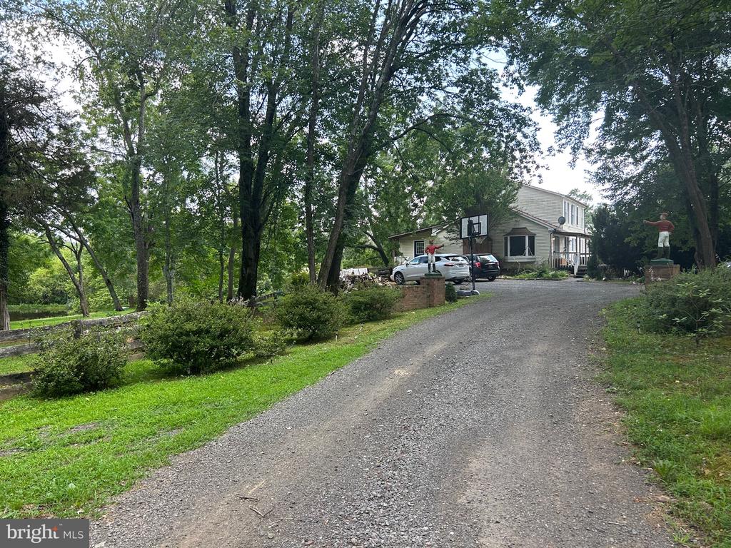 13078 BREEZY KNOLL LN, AMISSVILLE, Virginia 20106, 4 Bedrooms Bedrooms, ,2 BathroomsBathrooms,Residential,13078 BREEZY KNOLL LN,VACU2014220 MLS # VACU2014220