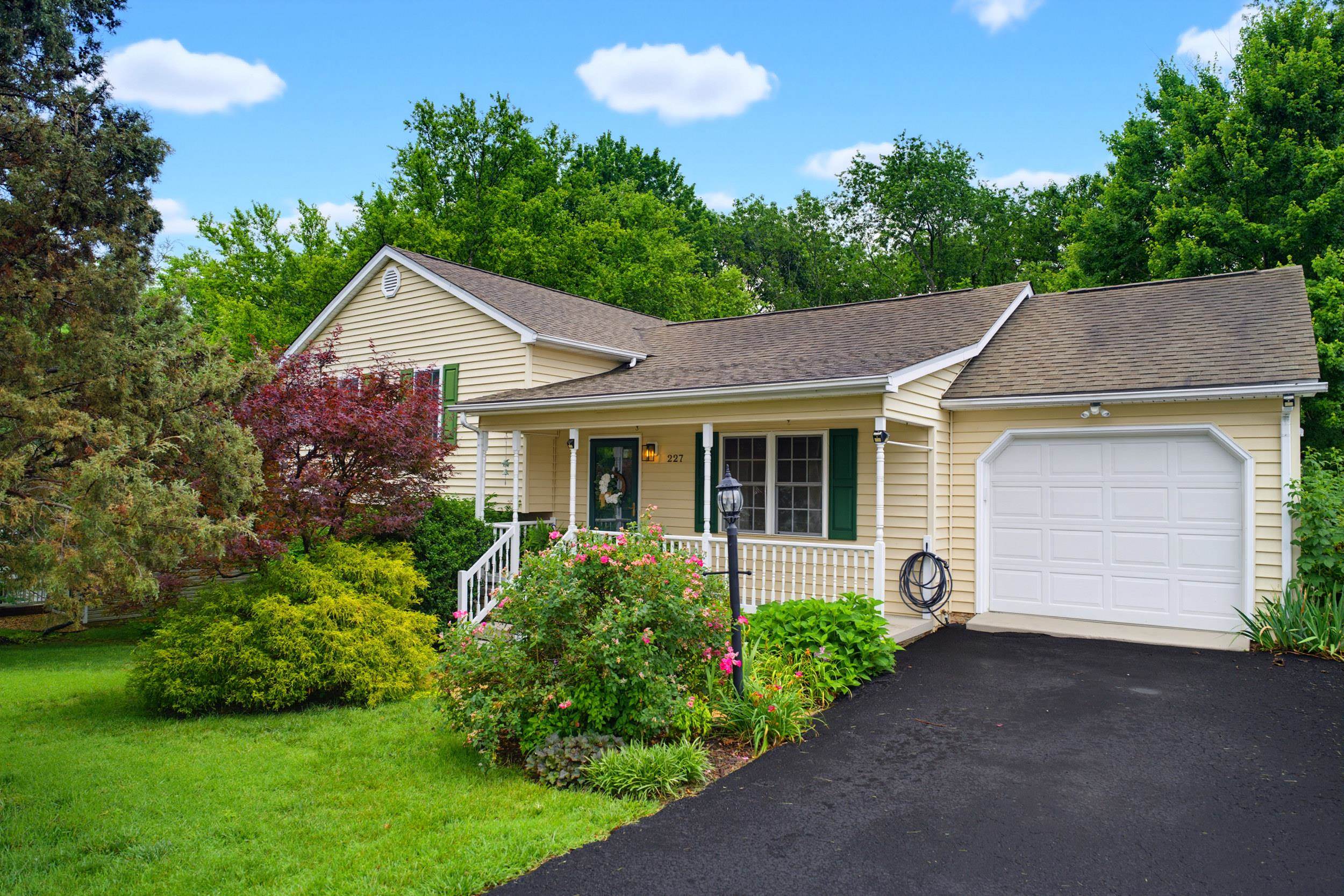 227 BOWMANS RUN DR, STUARTS DRAFT, Virginia 24477, 3 Bedrooms Bedrooms, ,2 BathroomsBathrooms,Residential,227 BOWMANS RUN DR,678944 MLS # 678944