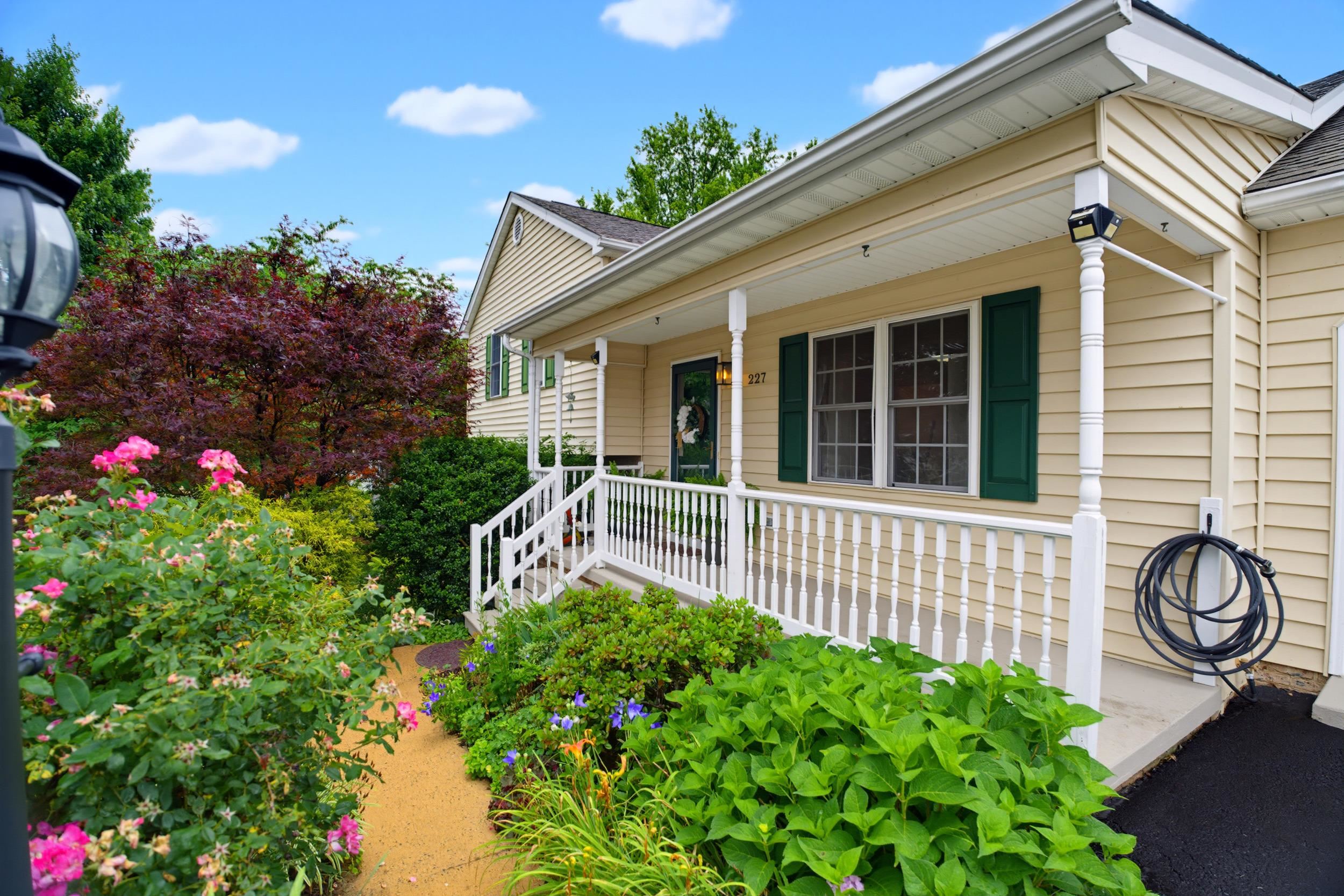 227 BOWMANS RUN DR, STUARTS DRAFT, Virginia 24477, 3 Bedrooms Bedrooms, ,2 BathroomsBathrooms,Residential,227 BOWMANS RUN DR,678944 MLS # 678944