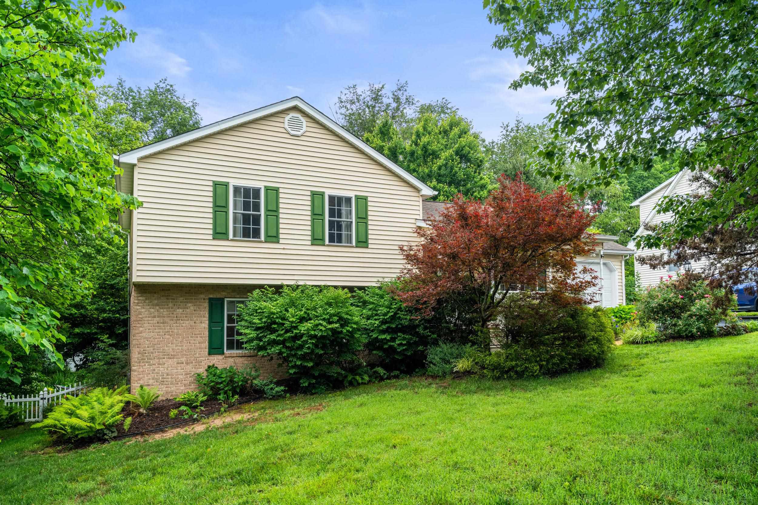 227 BOWMANS RUN DR, STUARTS DRAFT, Virginia 24477, 3 Bedrooms Bedrooms, ,2 BathroomsBathrooms,Residential,227 BOWMANS RUN DR,678944 MLS # 678944