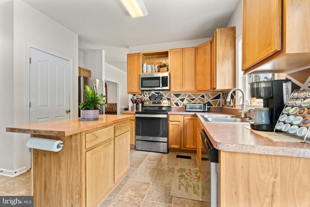 5804 TELLURIDE LN, SPOTSYLVANIA, Virginia 22553, 5 Bedrooms Bedrooms, ,3 BathroomsBathrooms,Residential,5804 TELLURIDE LN,VASP2042982 MLS # VASP2042982