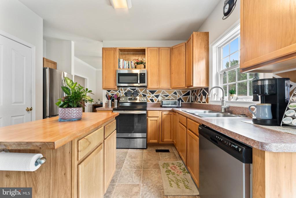 5804 TELLURIDE LN, SPOTSYLVANIA, Virginia 22553, 5 Bedrooms Bedrooms, ,3 BathroomsBathrooms,Residential,5804 TELLURIDE LN,VASP2042982 MLS # VASP2042982