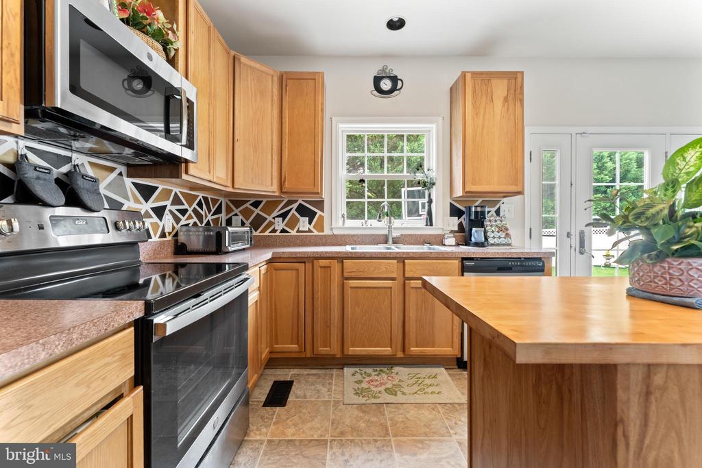 5804 TELLURIDE LN, SPOTSYLVANIA, Virginia 22553, 5 Bedrooms Bedrooms, ,3 BathroomsBathrooms,Residential,5804 TELLURIDE LN,VASP2042982 MLS # VASP2042982