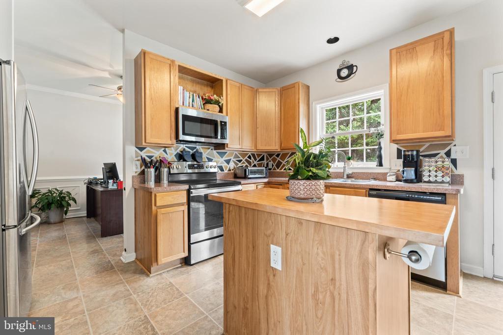 5804 TELLURIDE LN, SPOTSYLVANIA, Virginia 22553, 5 Bedrooms Bedrooms, ,3 BathroomsBathrooms,Residential,5804 TELLURIDE LN,VASP2042982 MLS # VASP2042982