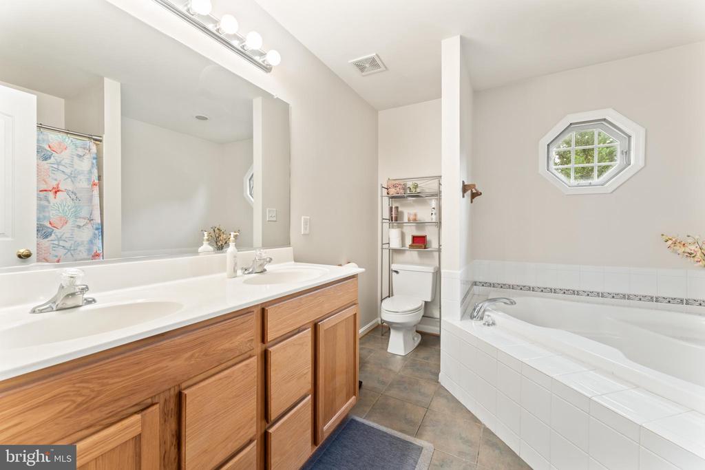 5804 TELLURIDE LN, SPOTSYLVANIA, Virginia 22553, 5 Bedrooms Bedrooms, ,3 BathroomsBathrooms,Residential,5804 TELLURIDE LN,VASP2042982 MLS # VASP2042982