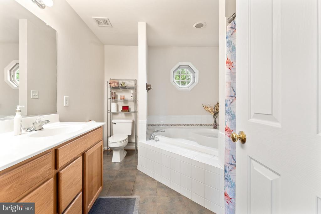 5804 TELLURIDE LN, SPOTSYLVANIA, Virginia 22553, 5 Bedrooms Bedrooms, ,3 BathroomsBathrooms,Residential,5804 TELLURIDE LN,VASP2042982 MLS # VASP2042982