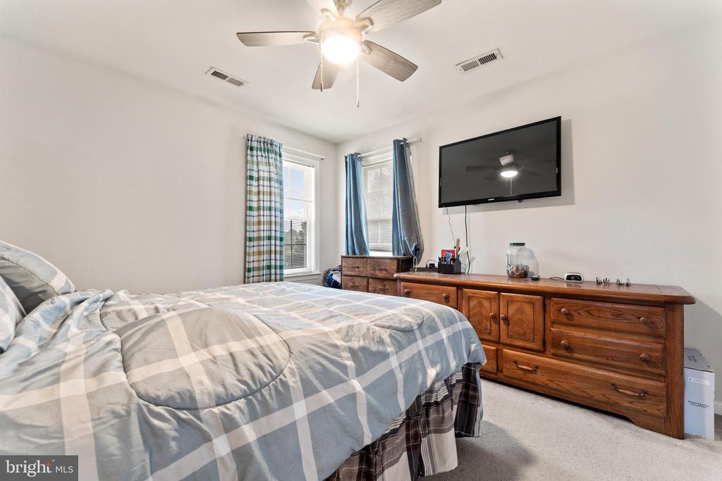 5804 TELLURIDE LN, SPOTSYLVANIA, Virginia 22553, 5 Bedrooms Bedrooms, ,3 BathroomsBathrooms,Residential,5804 TELLURIDE LN,VASP2042982 MLS # VASP2042982