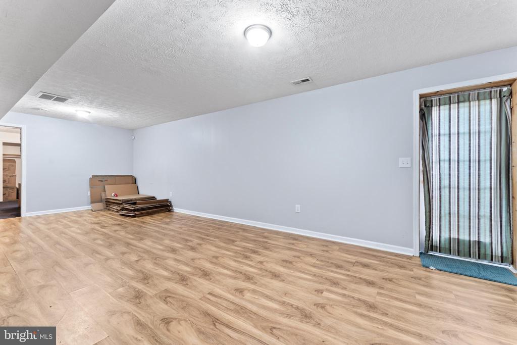 5804 TELLURIDE LN, SPOTSYLVANIA, Virginia 22553, 5 Bedrooms Bedrooms, ,3 BathroomsBathrooms,Residential,5804 TELLURIDE LN,VASP2042982 MLS # VASP2042982
