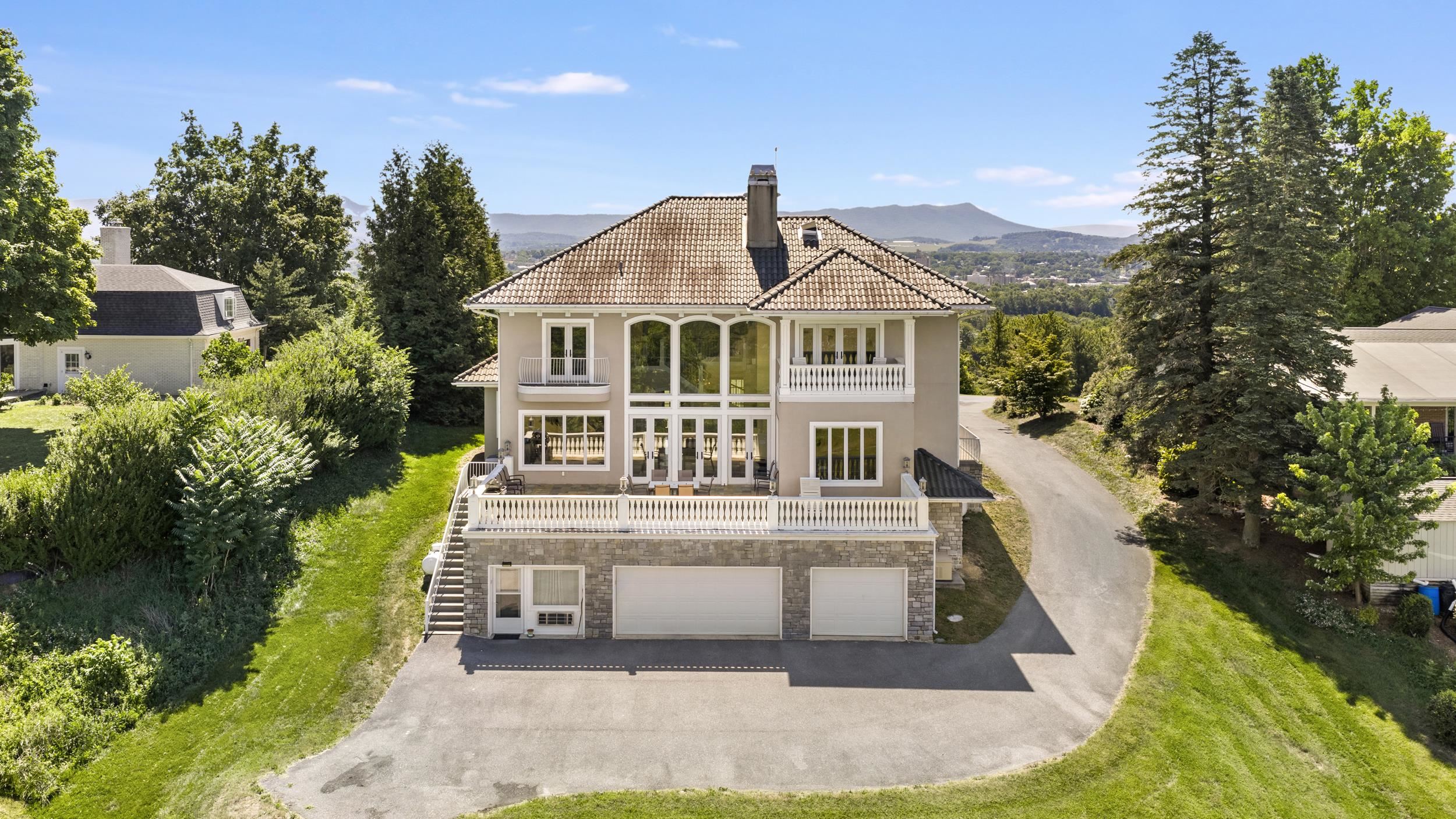 957 SUMMIT AVE, HARRISONBURG, Virginia 22802, 5 Bedrooms Bedrooms, ,4 BathroomsBathrooms,Residential,957 SUMMIT AVE,678744 MLS # 678744 957 SUMMIT AVE, HARRISONBURG, Virginia 22802, 5 Bedrooms Bedrooms, ,4 BathroomsBathrooms,Residential,957 SUMMIT AVE,678744 MLS # 678744