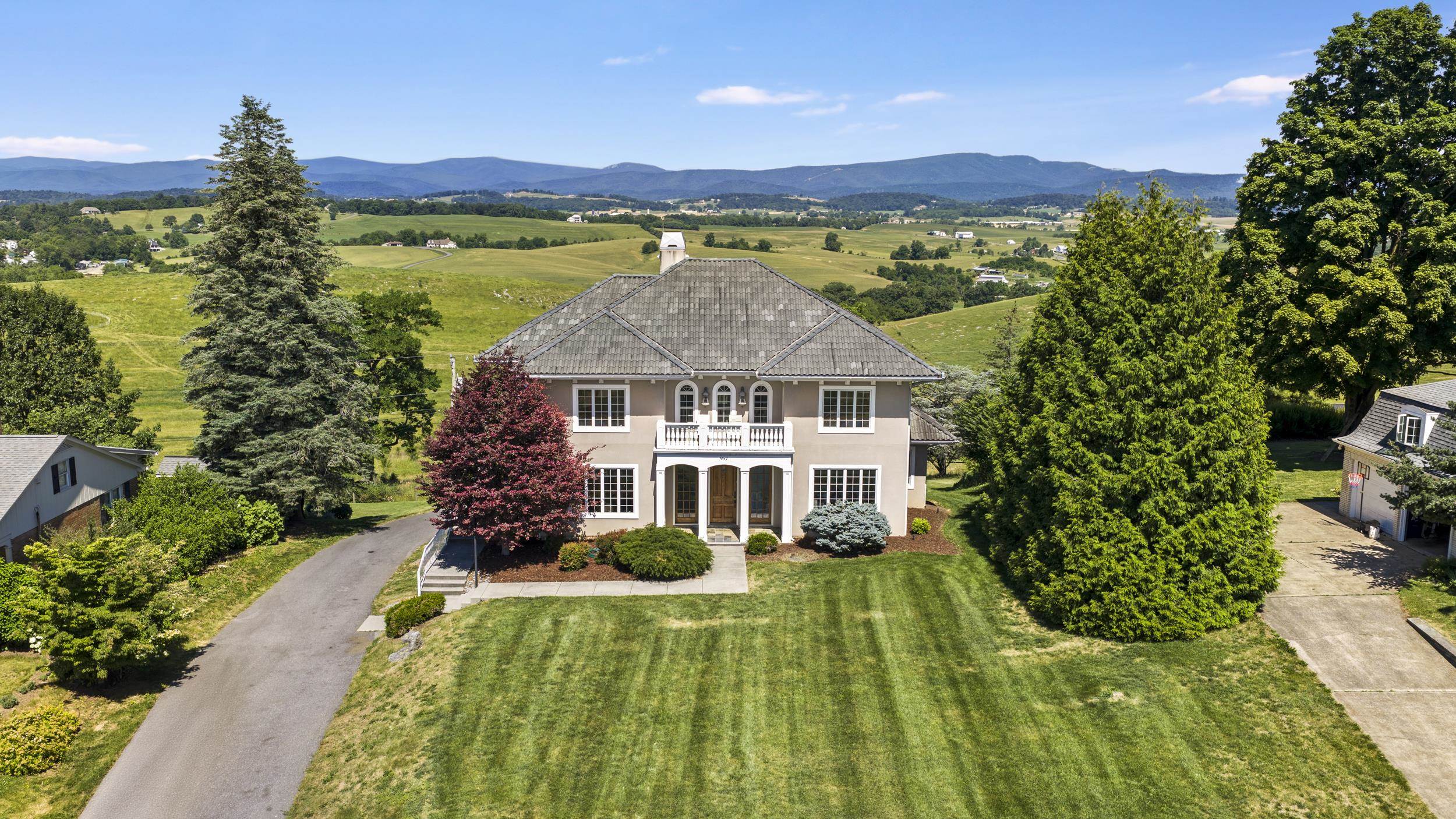 957 SUMMIT AVE, HARRISONBURG, Virginia 22802, 5 Bedrooms Bedrooms, ,4 BathroomsBathrooms,Residential,957 SUMMIT AVE,678744 MLS # 678744 957 SUMMIT AVE, HARRISONBURG, Virginia 22802, 5 Bedrooms Bedrooms, ,4 BathroomsBathrooms,Residential,957 SUMMIT AVE,678744 MLS # 678744
