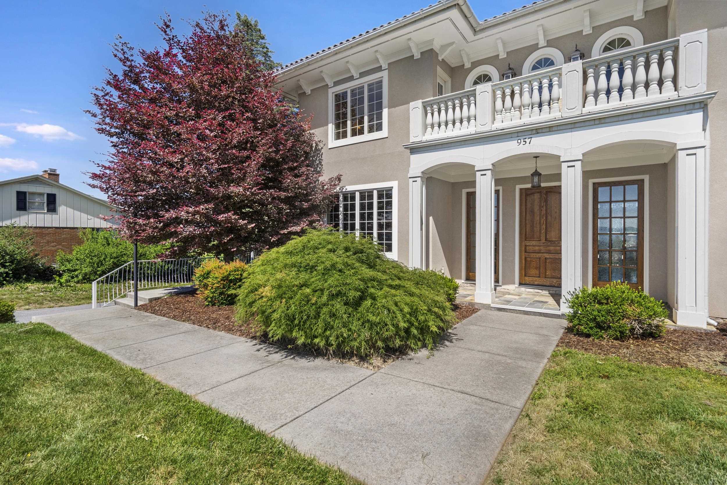 The solid wood doors with custom sidelight etched glass, grace the porch and beutiful entrance The solid wood doors with custom sidelight etched glass, grace the porch and beutiful entrance