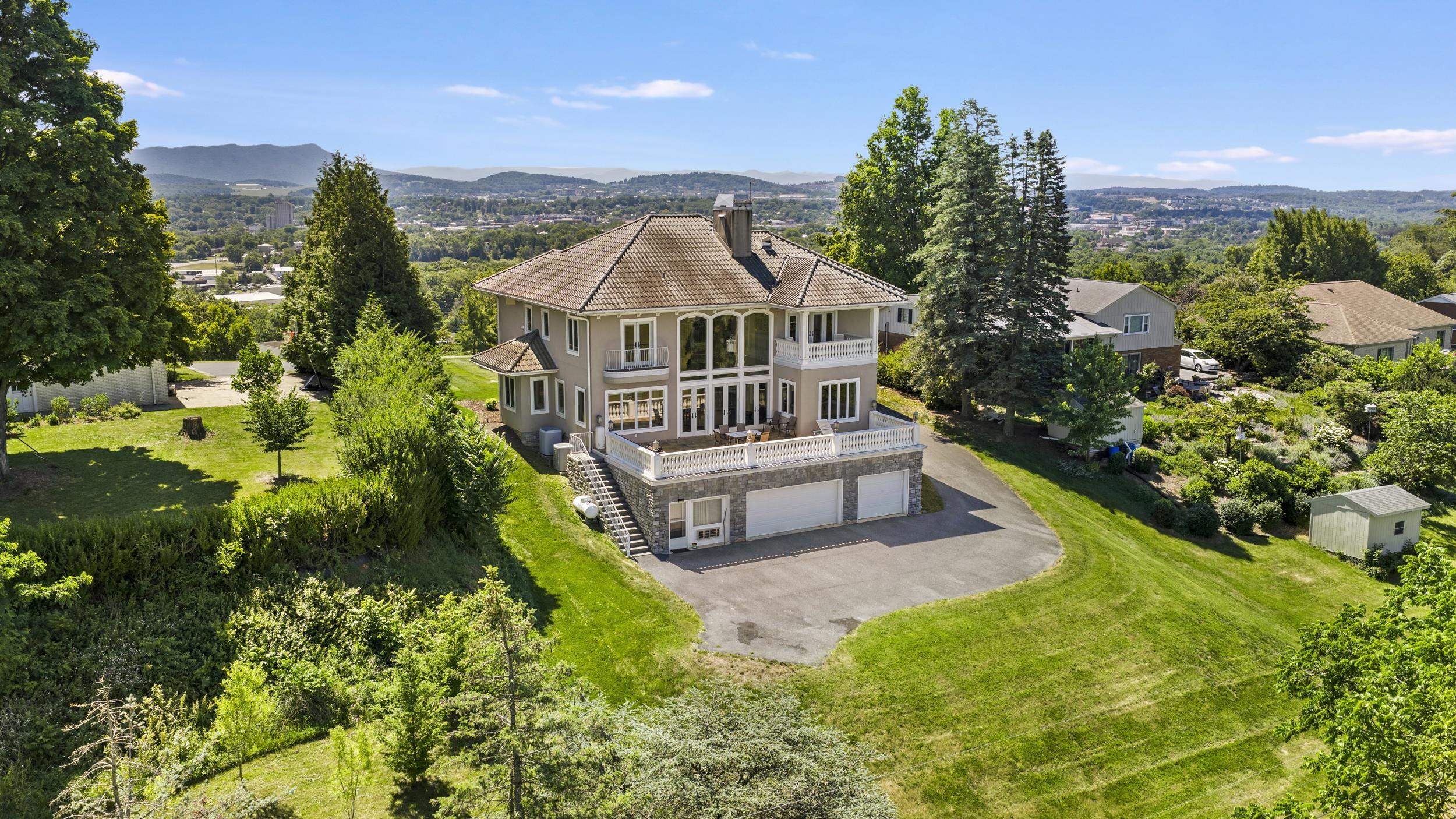 957 SUMMIT AVE, HARRISONBURG, Virginia 22802, 5 Bedrooms Bedrooms, ,4 BathroomsBathrooms,Residential,957 SUMMIT AVE,678744 MLS # 678744 957 SUMMIT AVE, HARRISONBURG, Virginia 22802, 5 Bedrooms Bedrooms, ,4 BathroomsBathrooms,Residential,957 SUMMIT AVE,678744 MLS # 678744