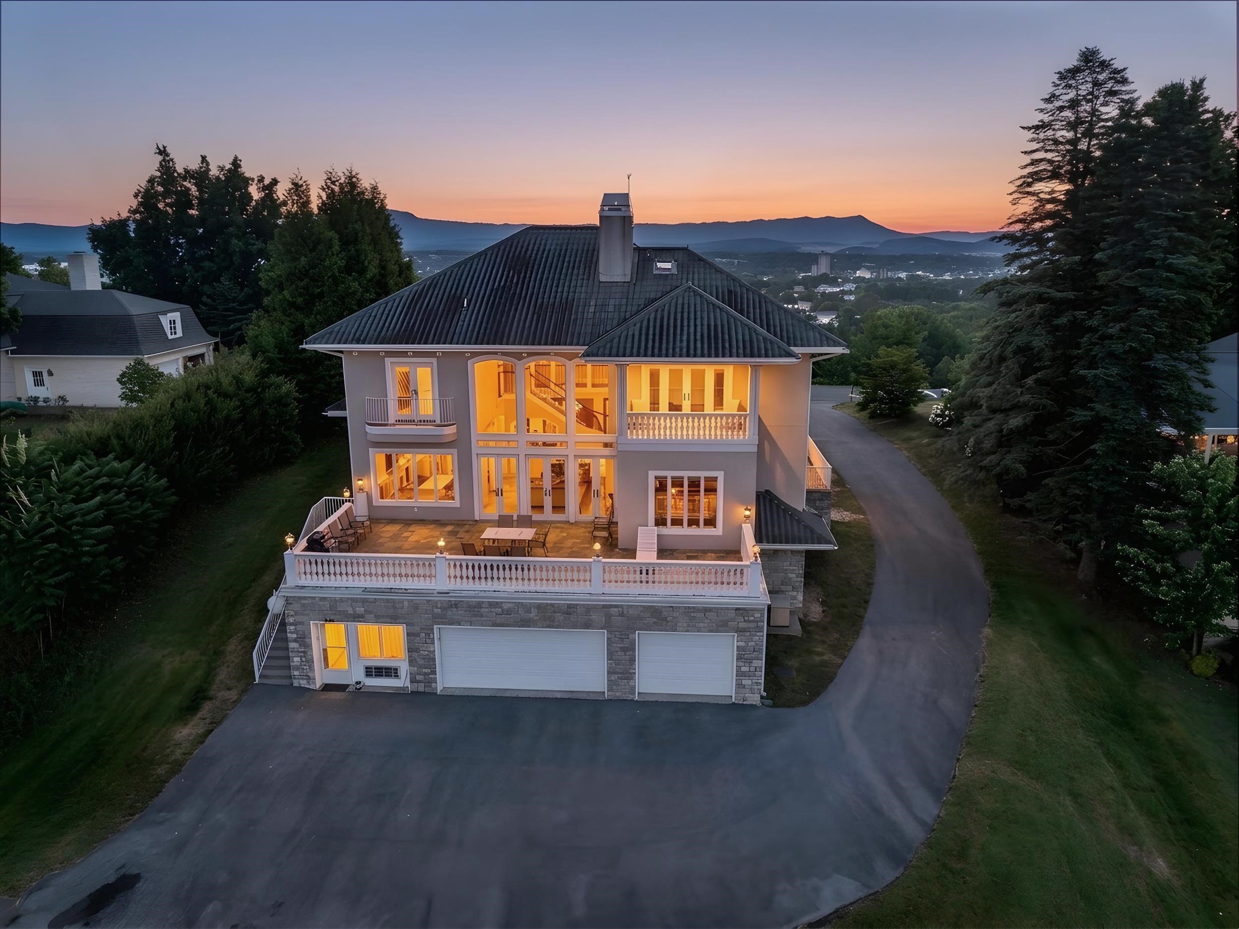957 SUMMIT AVE, HARRISONBURG, Virginia 22802, 5 Bedrooms Bedrooms, ,4 BathroomsBathrooms,Residential,957 SUMMIT AVE,678744 MLS # 678744 957 SUMMIT AVE, HARRISONBURG, Virginia 22802, 5 Bedrooms Bedrooms, ,4 BathroomsBathrooms,Residential,957 SUMMIT AVE,678744 MLS # 678744