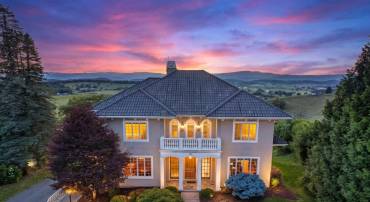 Imagine enjoying, sunrises and sunsets every day that paint the expansive skyline over 4 mountain ranges with the most beautiful colors.