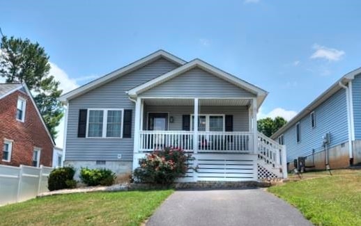 611 C ST, STAUNTON, Virginia 24401, 3 Bedrooms Bedrooms, ,2 BathroomsBathrooms,Residential,611 C ST,678953 MLS # 678953