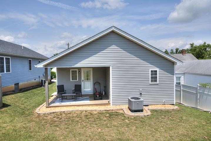 611 C ST, STAUNTON, Virginia 24401, 3 Bedrooms Bedrooms, ,2 BathroomsBathrooms,Residential,611 C ST,678953 MLS # 678953 611 C ST, STAUNTON, Virginia 24401, 3 Bedrooms Bedrooms, ,2 BathroomsBathrooms,Residential,611 C ST,678953 MLS # 678953
