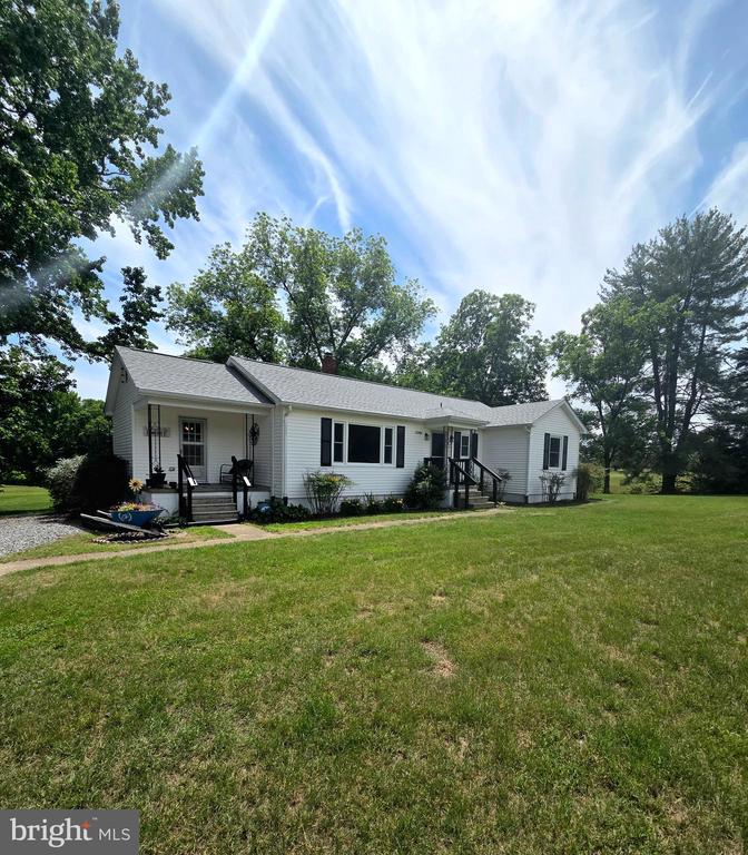 11506 POST OAK RD, SPOTSYLVANIA, Virginia 22551, 3 Bedrooms Bedrooms, ,2 BathroomsBathrooms,Residential,11506 POST OAK RD,VASP2043328 MLS # VASP2043328