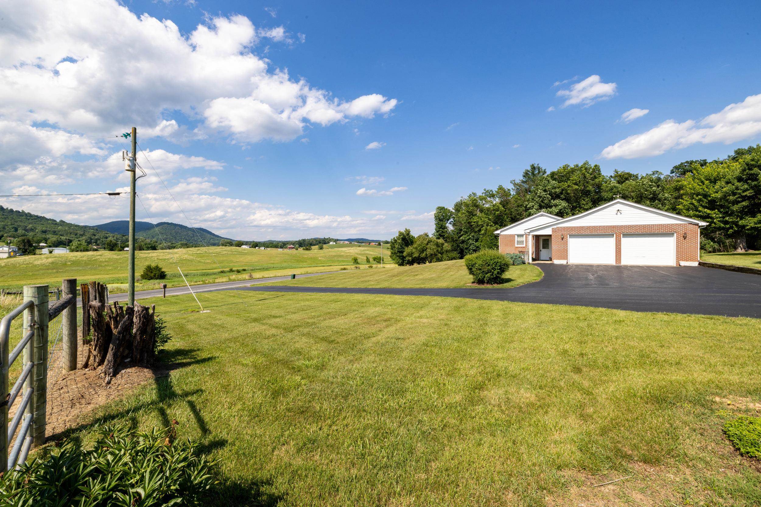 12199 HOLLOW RD, FULKS RUN, Virginia 22830, 3 Bedrooms Bedrooms, ,1 BathroomBathrooms,Residential,12199 HOLLOW RD,678960 MLS # 678960