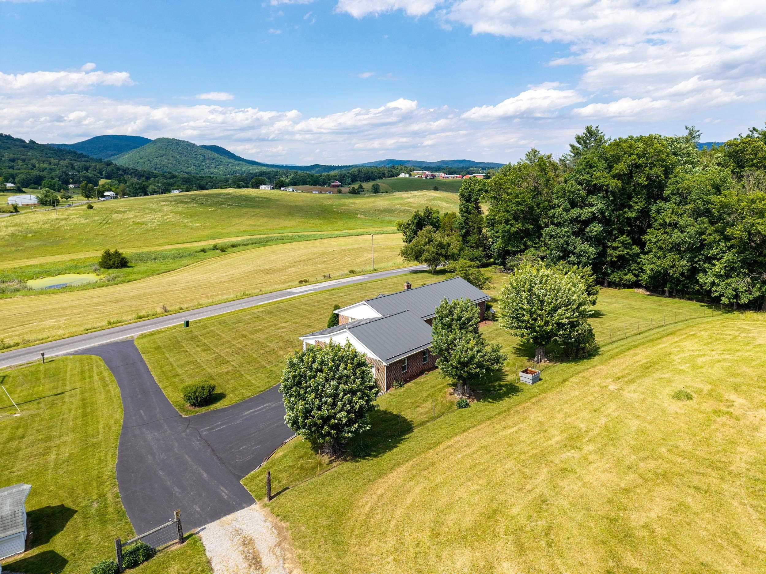 12199 HOLLOW RD, FULKS RUN, Virginia 22830, 3 Bedrooms Bedrooms, ,1 BathroomBathrooms,Residential,12199 HOLLOW RD,678960 MLS # 678960
