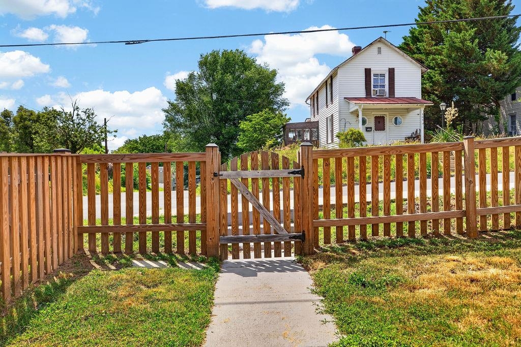 280 PORT REPUBLIC RD, WAYNESBORO, Virginia 22980, 3 Bedrooms Bedrooms, ,1 BathroomBathrooms,Residential,280 PORT REPUBLIC RD,678979 MLS # 678979