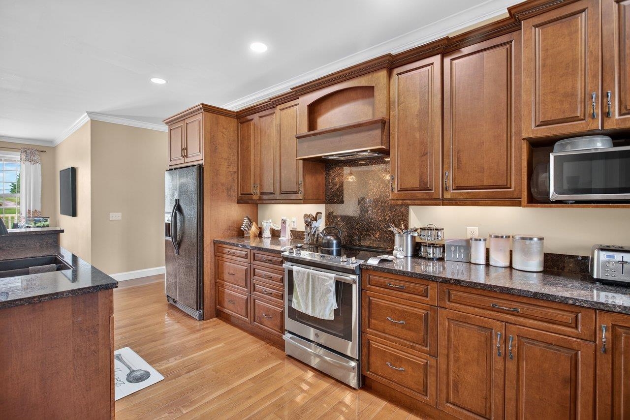 *wood cabinets *granite counter-tops *hardwood floors