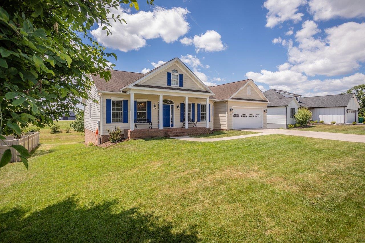 301 BARTLEY ST, DAYTON, Virginia 22821, 5 Bedrooms Bedrooms, ,3 BathroomsBathrooms,Residential,5 BEDROOM, 3 BATH ONE-LEVEL HOME W/ FULL WALK-OUT ,301 BARTLEY ST,678980 MLS # 678980
