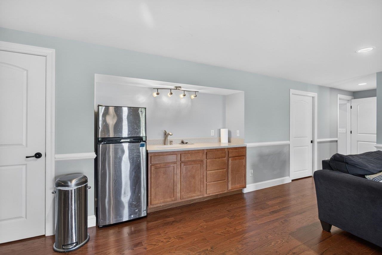 *refrigerator included *Laminate floors