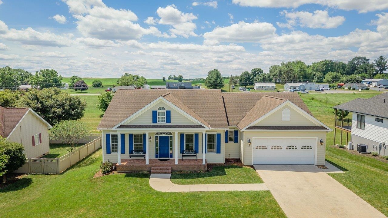 301 BARTLEY ST, DAYTON, Virginia 22821, 5 Bedrooms Bedrooms, ,3 BathroomsBathrooms,Residential,5 BEDROOM, 3 BATH ONE-LEVEL HOME W/ FULL WALK-OUT ,301 BARTLEY ST,678980 MLS # 678980