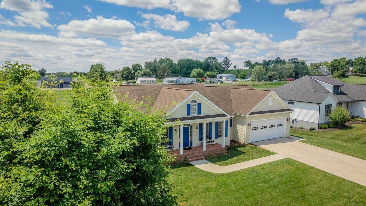 301 BARTLEY ST, DAYTON, Virginia 22821, 5 Bedrooms Bedrooms, ,3 BathroomsBathrooms,Residential,5 BEDROOM, 3 BATH ONE-LEVEL HOME W/ FULL WALK-OUT ,301 BARTLEY ST,678980 MLS # 678980