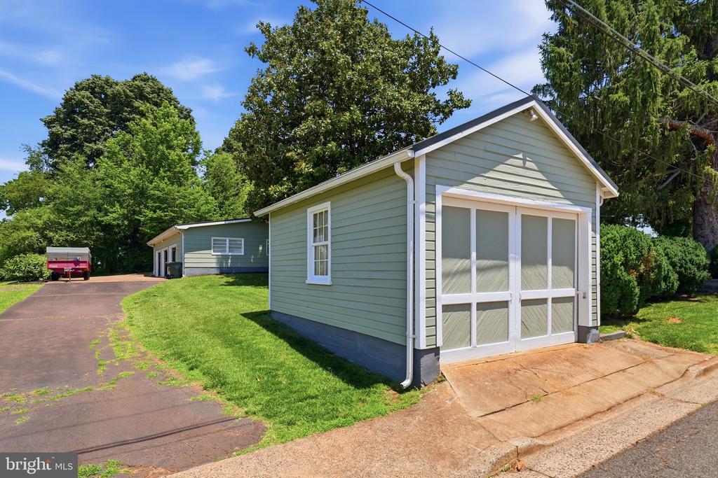 406 MACOY AVE, CULPEPER, Virginia 22701, 6 Bedrooms Bedrooms, ,3 BathroomsBathrooms,Residential,406 MACOY AVE,VACU2014164 MLS # VACU2014164 406 MACOY AVE, CULPEPER, Virginia 22701, 6 Bedrooms Bedrooms, ,3 BathroomsBathrooms,Residential,406 MACOY AVE,VACU2014164 MLS # VACU2014164